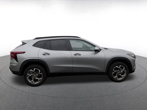 Used 2025 Chevrolet Trax LT image 16