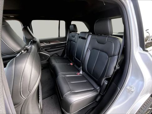New 2026 Jeep Grand Cherokee Limited AWD/4WD image 13