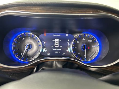 Used 2024 Chrysler Pacifica Limited image 18