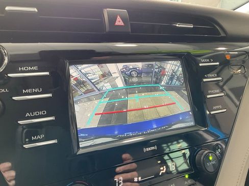 Certified 2020 Toyota Camry SE image 16