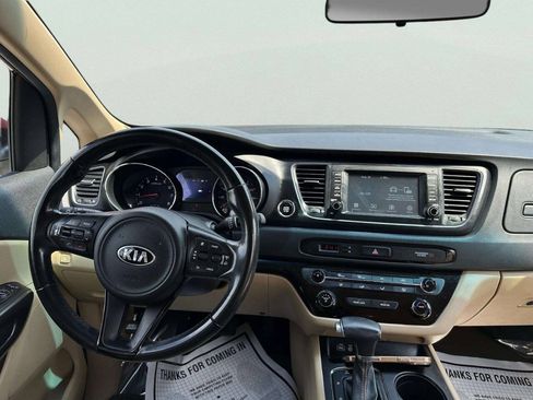 Used 2017 Kia Sedona LX w/ LX Essentials Premium Package FWD image 21
