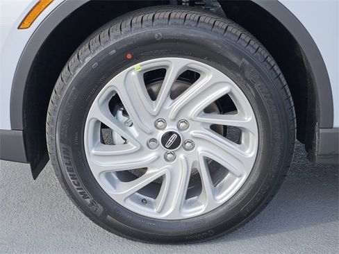 New 2026 Lincoln Corsair Premiere image 10