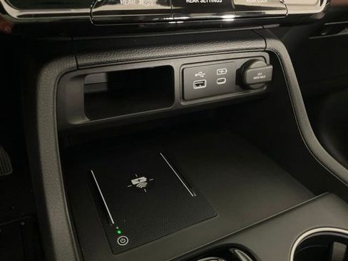 Used 2025 Honda Pilot Elite image 23