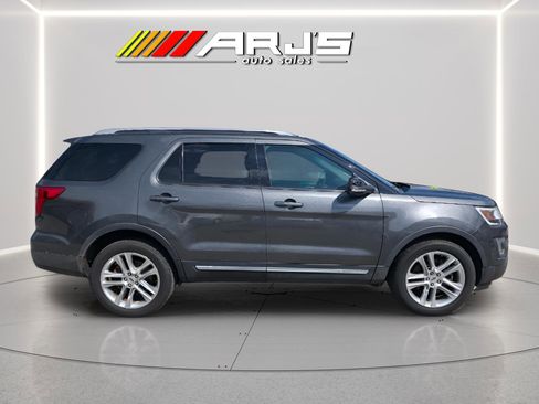 Used 2016 Ford Explorer XLT w/ Equipment Group 202A image 4