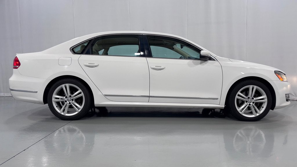Used 2014 Volkswagen Passat TDI SEL Premium FWD image 4