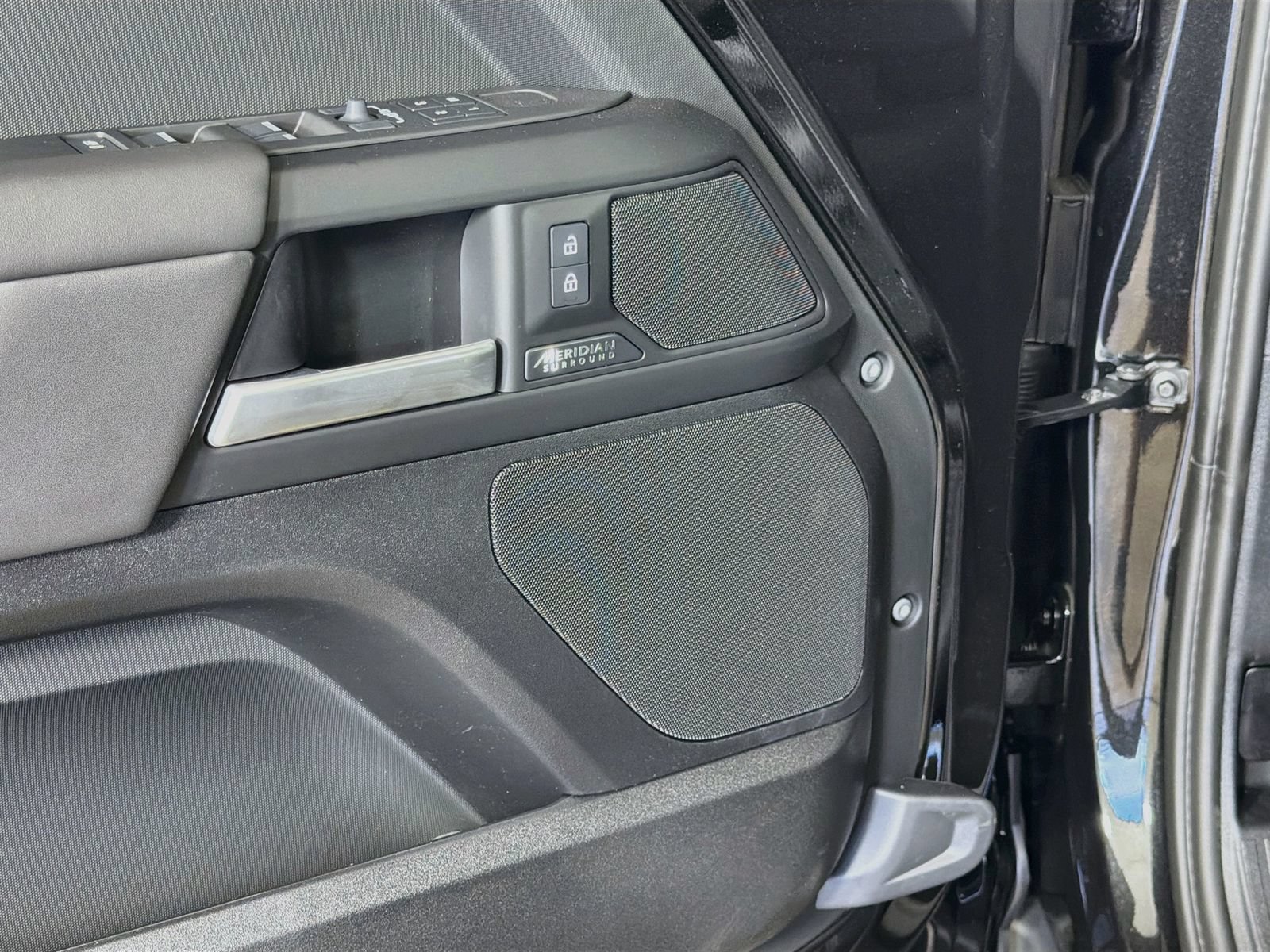 New 2026 Land Rover Defender 130 X-Dynamic SE AWD/4WD image 22