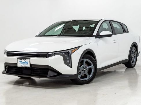 Used 2025 Kia K4 FWD image 1