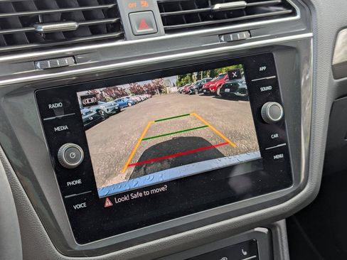 Used 2023 Volkswagen Tiguan SE w/ Panoramic Sunroof Package AWD/4WD image 18
