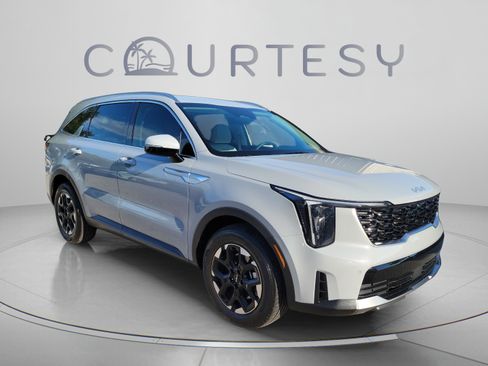 Certified 2026 Kia Sorento S FWD image 5