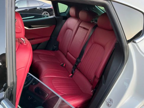 Used 2018 Maserati Levante GranLusso image 20