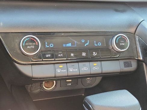 Certified 2025 Hyundai Elantra Blue image 10