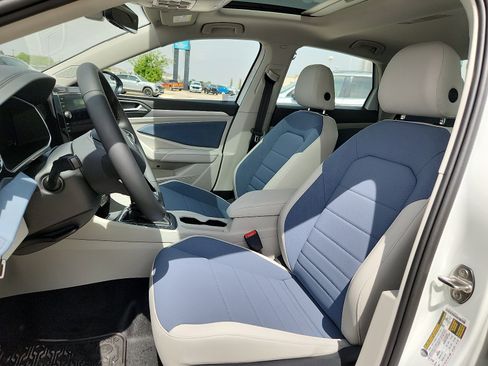 New 2026 Volkswagen Jetta SE FWD image 13