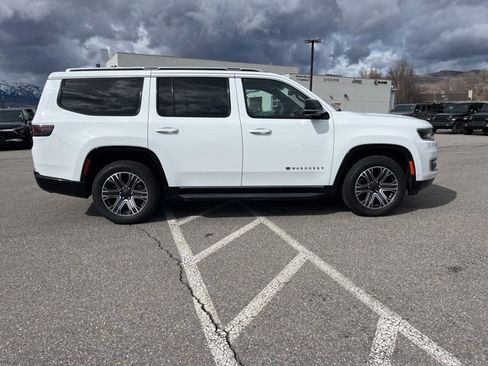 Used 2024 Jeep Wagoneer Series II w/ Flexible Seating Group image 2