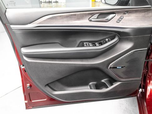 Used 2021 Jeep Grand Cherokee L Overland w/ Luxury Tech Group IV image 29