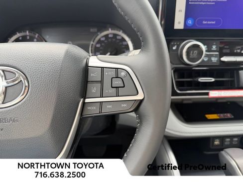 Used 2026 Toyota Highlander XLE image 27