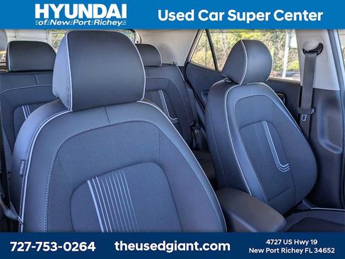 Certified 2023 Hyundai Venue Limited w/ Cargo Package image 6