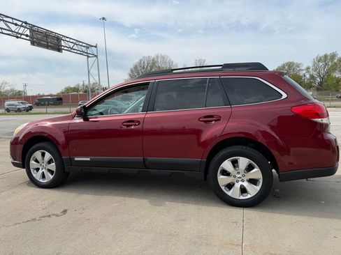 Used 2011 Subaru Outback 3.6R Limited w/ PWR Moonroof Pkg AWD/4WD image 8