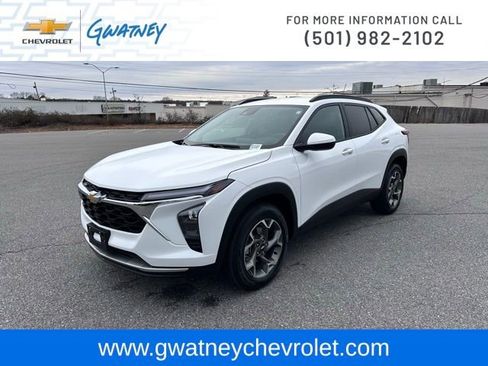 Used 2025 Chevrolet Trax LT w/ LT Convenience Package image 1