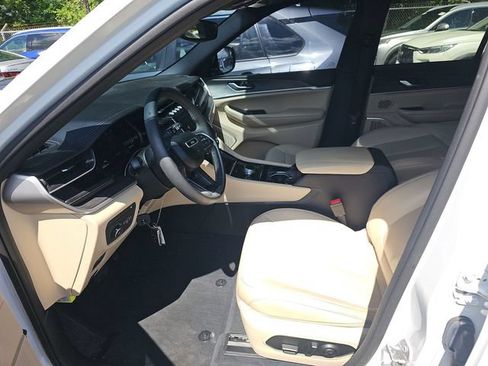 Used 2023 Jeep Grand Cherokee 4WD 4xe image 7