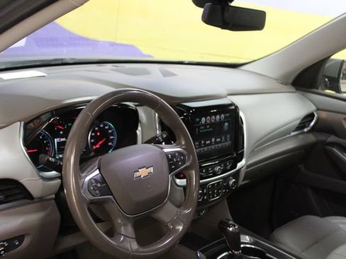 Used 2019 Chevrolet Traverse LT w/ LT Premium Package AWD/4WD image 18