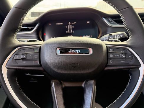 New 2025 Jeep Grand Cherokee Limited image 12
