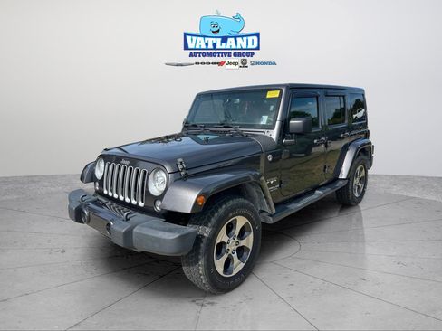 Used 2017 Jeep Wrangler Unlimited Sahara w/ Dual Top Group AWD/4WD image 20