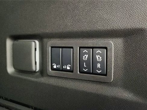 Used 2025 Chevrolet Tahoe LT w/ Comfort Package image 24