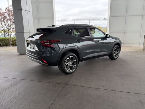 Used 2025 Chevrolet Trax LT image 6