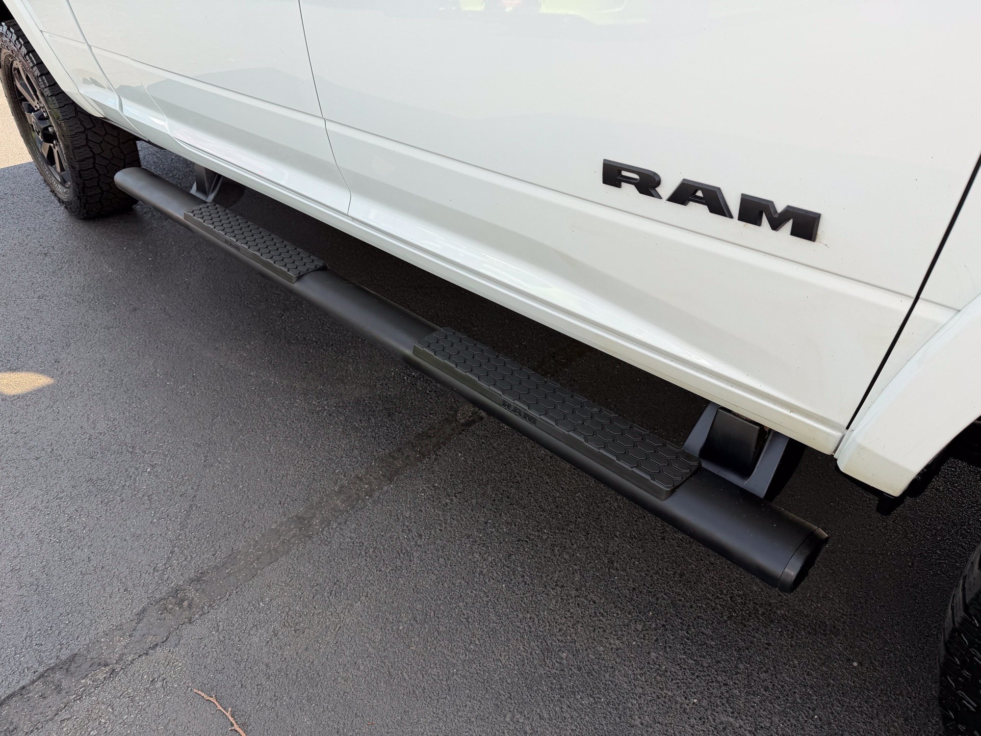 Used 2022 RAM 2500 Laramie w/ Night Edition AWD/4WD image 9