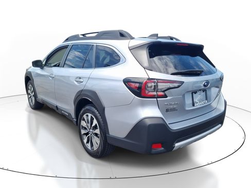 Used 2025 Subaru Outback Limited AWD/4WD image 4