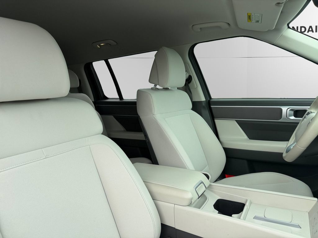 Used 2025 Hyundai Santa Fe SE AWD/4WD image 13