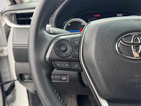 Used 2023 Toyota Venza LE image 15