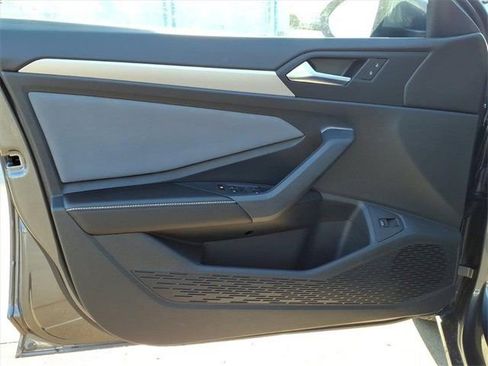 New 2025 Volkswagen Jetta SE image 9