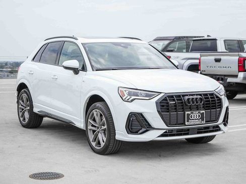 Used 2025 Audi Q3 2.0T Premium w/ Convenience Package AWD/4WD image 3