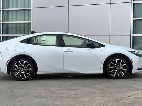 New 2026 Toyota Prius Plug-In Hybrid image 3