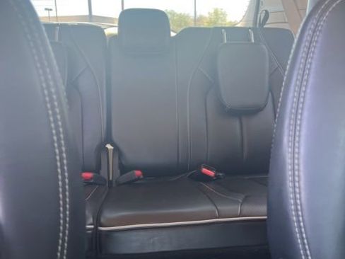 Used 2023 Chrysler Pacifica Limited image 36