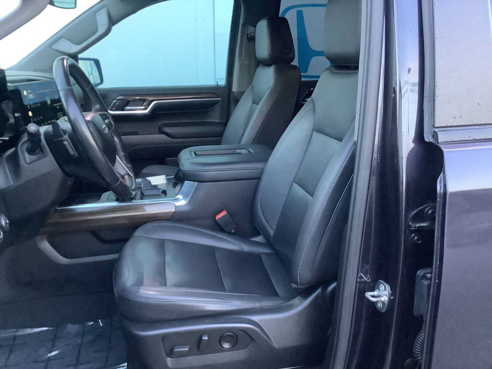 Used 2022 Chevrolet Silverado 1500 LT Trail Boss w/ LT Trail Boss Premium Package AWD/4WD image 11