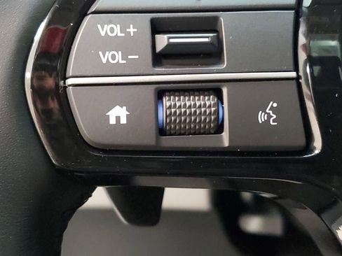 Certified 2025 Honda Pilot Touring image 36