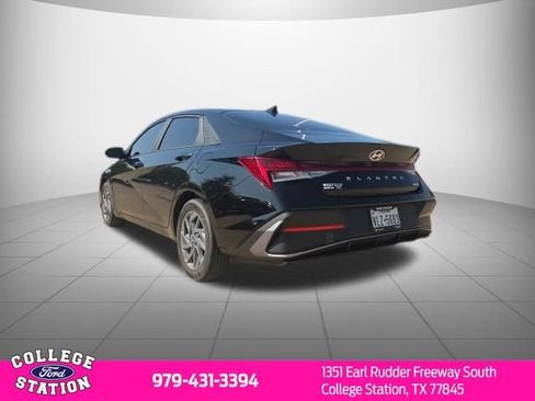 Used 2024 Hyundai Elantra Blue FWD image 4