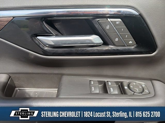 Used 2025 Chevrolet Tahoe LT AWD/4WD image 21