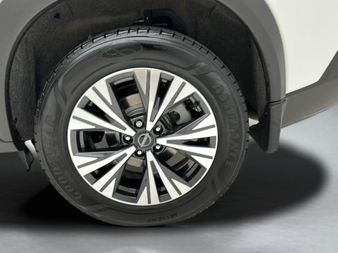 Used 2023 Nissan Rogue SV AWD/4WD image 9