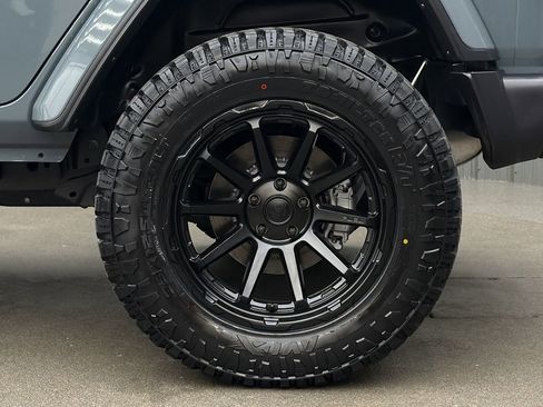 Used 2025 Jeep Wrangler Unlimited Sahara w/ Safety Group AWD/4WD image 12