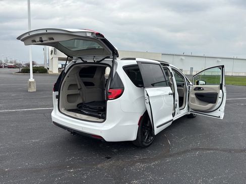 Used 2024 Chrysler Pacifica Touring-L w/ Road Tripper Package FWD image 17