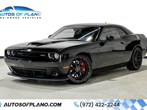 Used 2016 Dodge Challenger SRT image 1