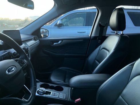 Used 2022 Ford Escape Titanium image 10