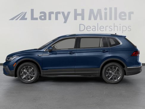 Used 2022 Volkswagen Tiguan SE w/ Panoramic Sunroof Package AWD/4WD image 3