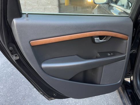 Used 2010 Volvo XC70 3.2 image 46