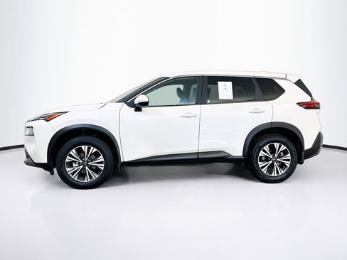 Used 2023 Nissan Rogue SV image 4
