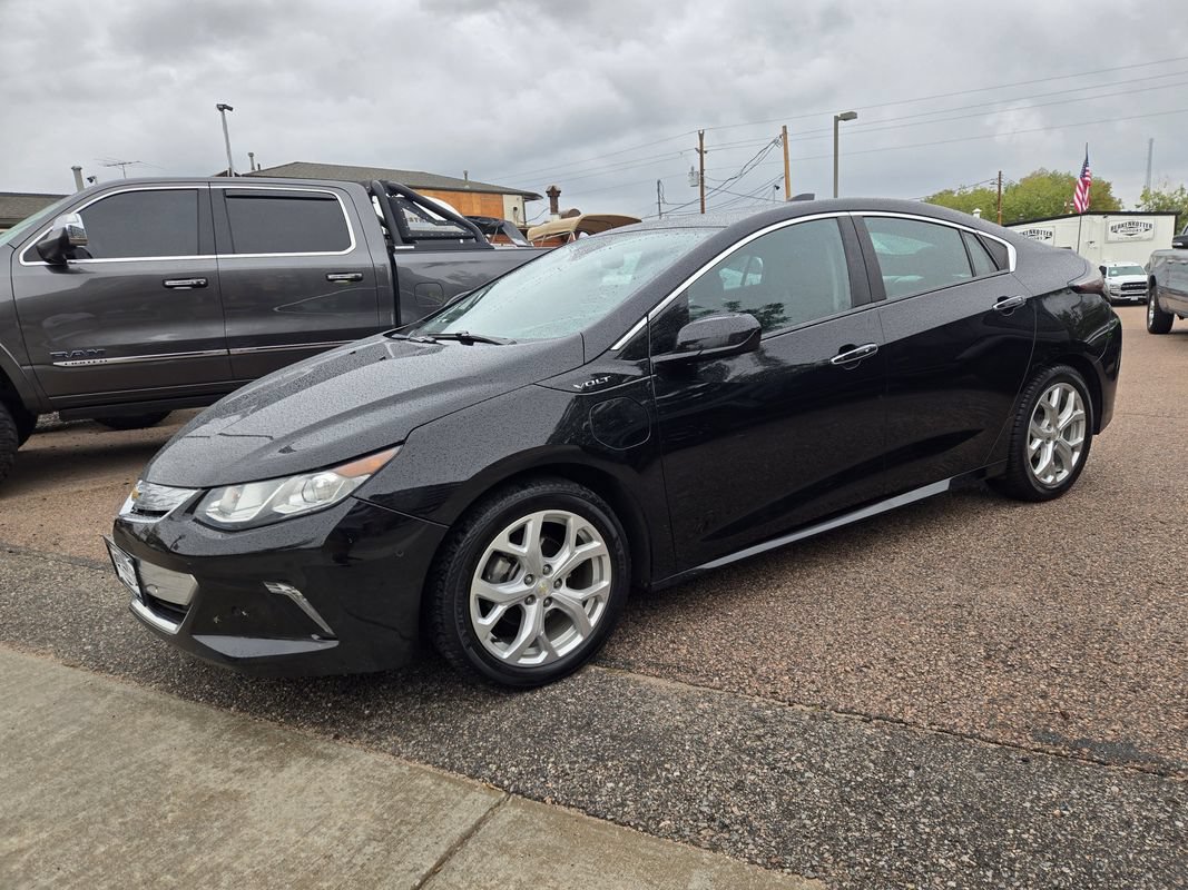 Used 2016 Chevrolet Volt Premier w/ Driver Confidence Package FWD image 4