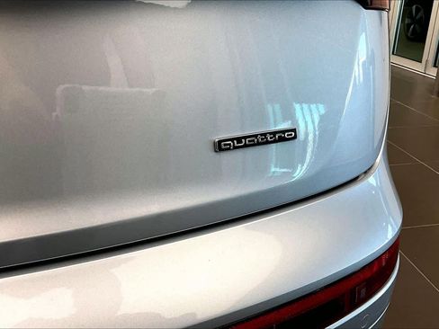 Used 2023 Audi Q5 2.0T Premium w/ Convenience Package image 9